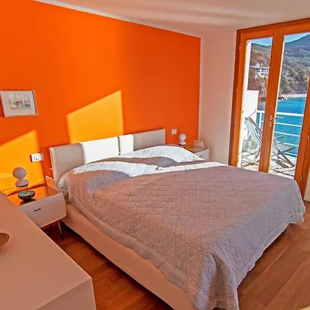 The Boat * 费拉约港