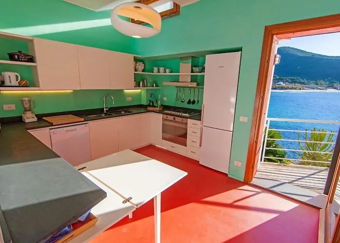 The Boat Портоферрайо