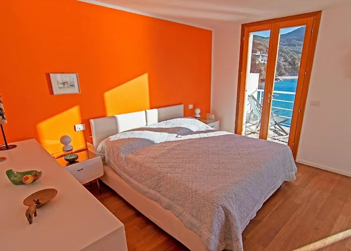 The Boat * פורטופראיו